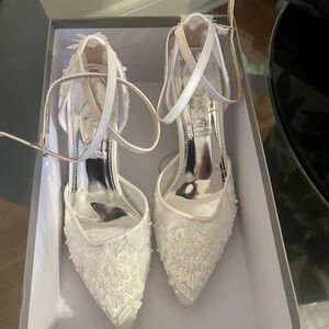 Elegant White Lace Women's Shoes